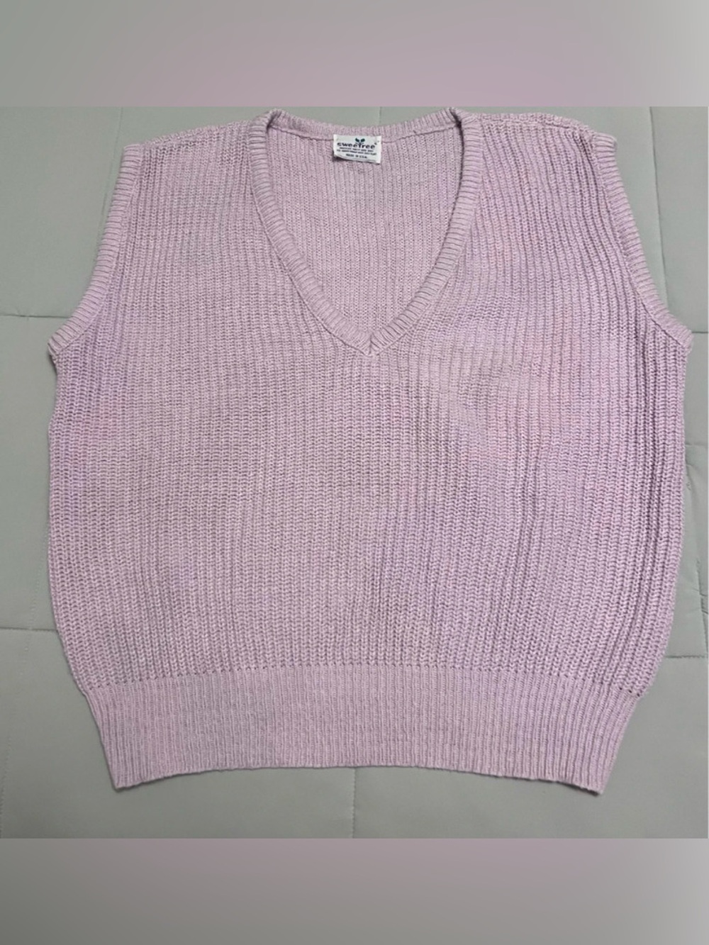 Vintage 90s sweeTree Lavender
Shaker Knit V-Neck Sweater Vest
USA Made Size XL